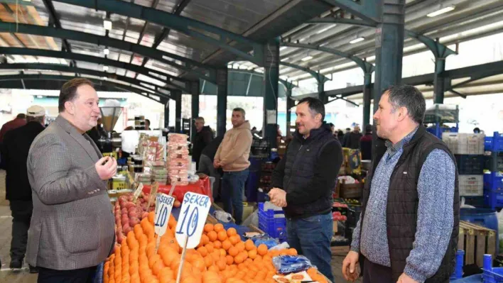 Başkan Orkan pazar esnafıyla buluştu