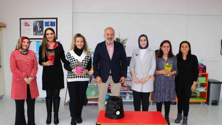 Başkan Silpagar, Öğretmenlerin Gününü hediyelerle kutladı