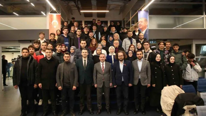 Başkan Tombaş gençlerle gençlik projelerini konuştu