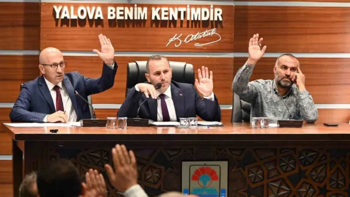 Başkan Tutuk: 'Yolsuzluktan alındınız, beceremediniz, elinize yüzünüze bulaştırdınız'