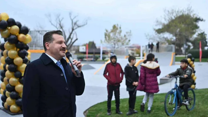 Başkan Yılmaz'dan gençlere skate park