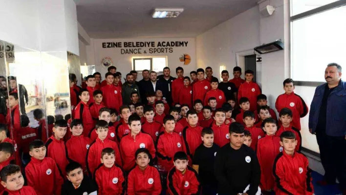 Başkan Yüksel, güreş kursuna katılan sporcularla bir araya geldi