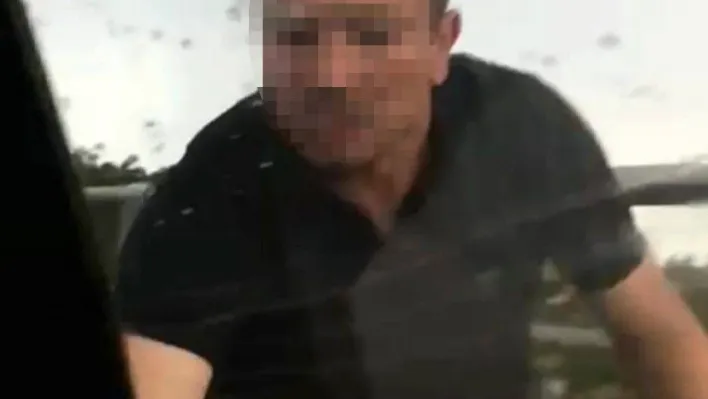 Başkent'te bir otobüs şoförü tartıştığı sürücünün önünü keserek aracın camlarını kırdı