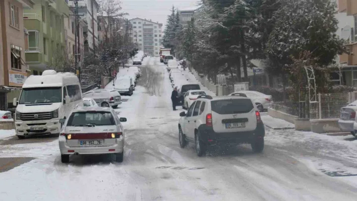Başkent'te kar yağışı etkili oldu