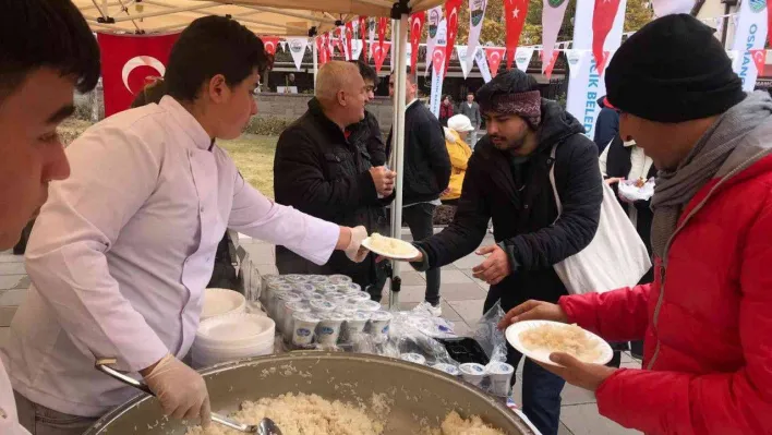 Başkentte pilav yeme günü düzenlendi