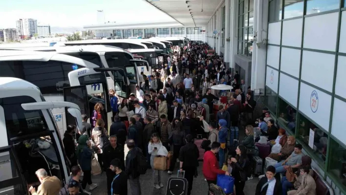 Başkentteki otogar yoğunluğu havadan görüntülendi