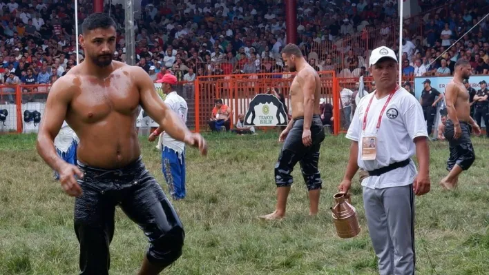 Başpehlivan Mustafa Taş altın kemere veda etti