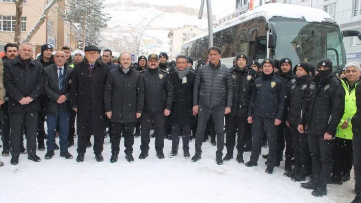 Bayburt Emniyetinden destek gecikmedi: 55 polis deprem bölgesine uğurlandı