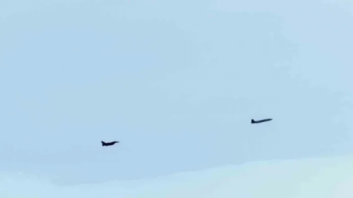 Bayraktar KIZILELMA, F-16'ya kilitlendi, simüle atışta tam isabet