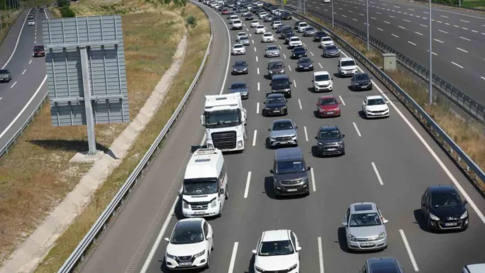 Bayram tatili dönüşünde Kocaeli'de trafik durma noktasına geldi