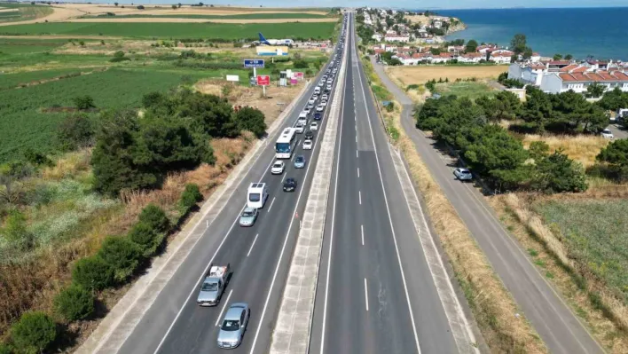 Bayram trafiği dron kamerasında: İstanbul-Tekirdağ yolunda büyük yoğunluk