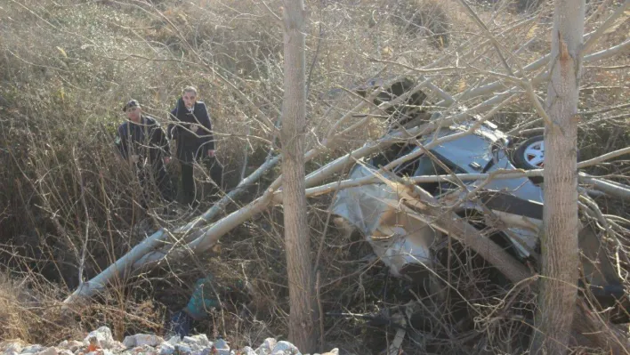 Bayramiç'te dere yatağına uçan otomobildeki 2 kişi hayatını kaybetti