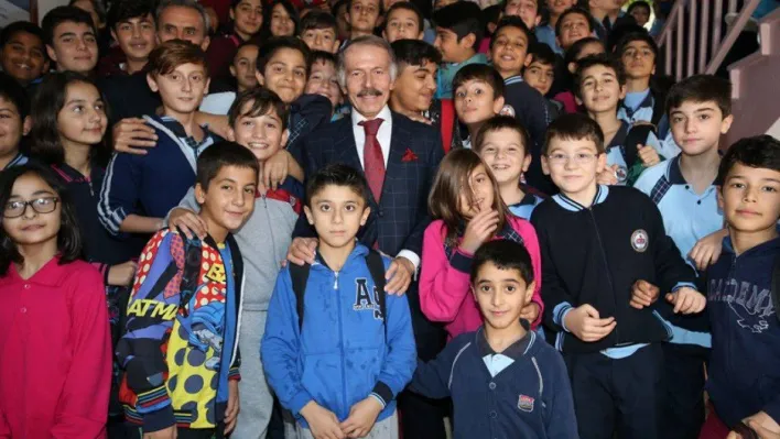 Bayrampaşa Belediyesi'nden 3 bin 283 öğrenciye burs