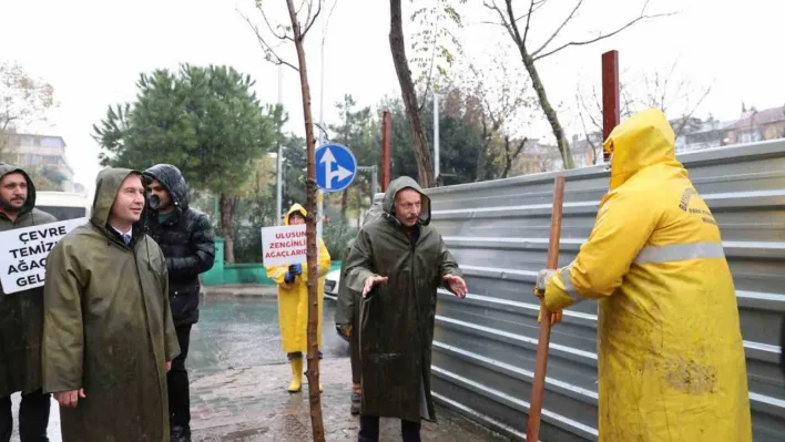 Bayrampaşa'da Cumhuriyetin 100'üncü yılına özel 2023 fidan dikilmeye devam ediliyor