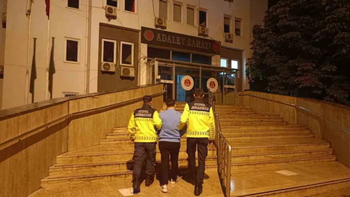 Bebekli otomobili sıkıştırıp kazaya sebep olan maganda tutuklandı