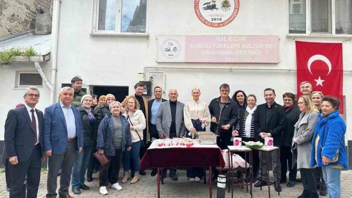 Berat kandili için 500 kişilik helva dağıttılar