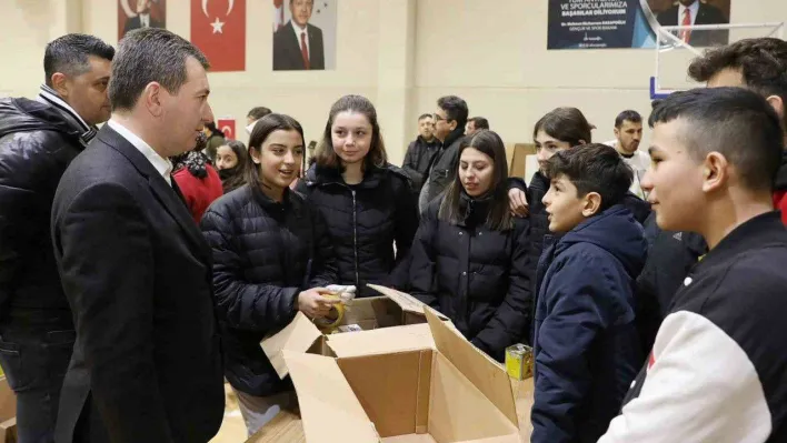 Bergamalı öğrencilerden depremzedelere destek