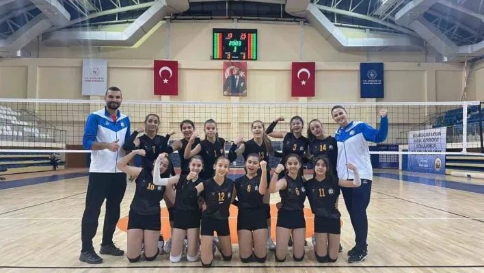 BES Midi Kız Voleybol Takımı, Voleybol Midi Kızlar Bilecik Şampiyonası'nda namağlup şampiyon oldu