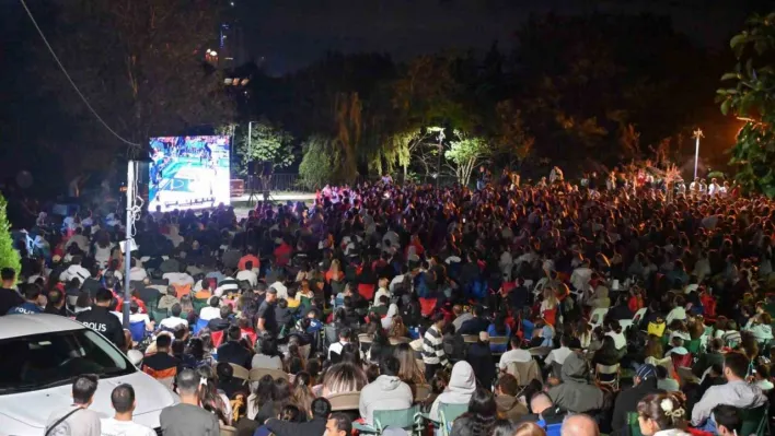 Beşiktaş'ta kalpler '12 Dev Adam' için attı