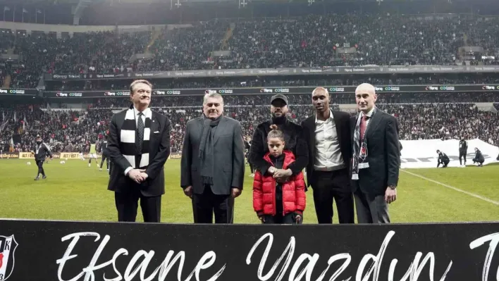 Beşiktaş'ta Quaresma ve Atiba'ya plaket verildi