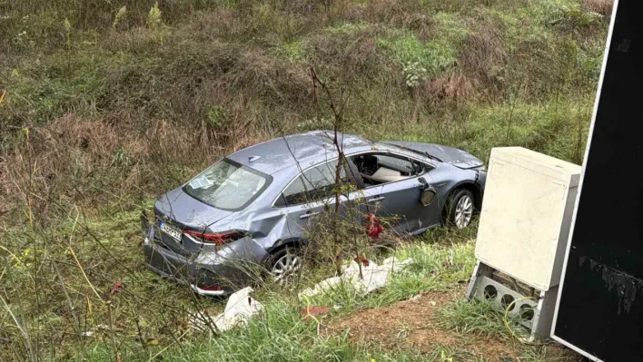 Beşiktaş'ta takla atan araç şarampole uçtu: Sürücü yaralandı