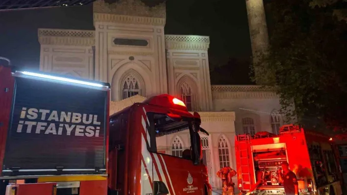 Beşiktaş Yıldız Hamidiye Camii'nde yangın meydana geldi, ekiplerin kontrol altına aldığı yangında soğutma çalışması sürüyor