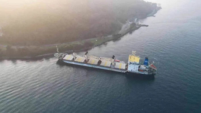 Beykoz'da karaya oturan yük gemisi havadan görüntülendi