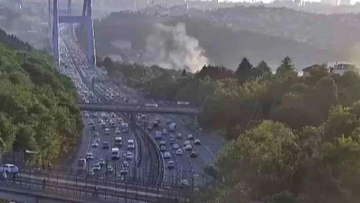 Beykoz'da minibüs alev aldı, dumanlar birçok yerden görüldü