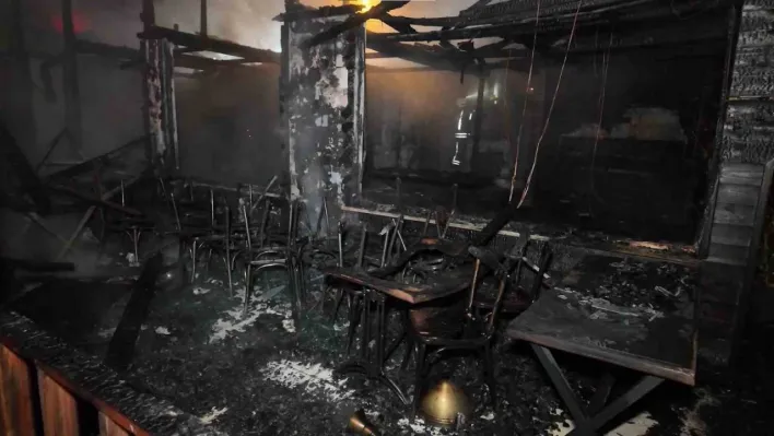 Beykoz'da şömineden çıkan yangın restoranı küle çevirdi