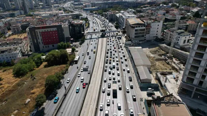 Beylikdüzü - Avcılar arası trafik çilesi: 9 kilometrelik yol 1 saat 15 dakikaya çıktı