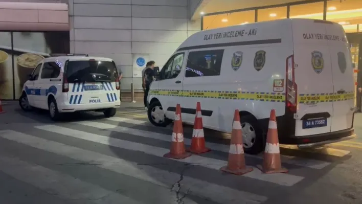 Beylikdüzü'nde AVM'nin yemek katının asma tavanı çöktü: 1 kişi yaralandı