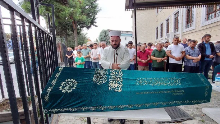 Beylikdüzü'nde katledilen iki kız kardeş son yolculuğuna uğurlandı