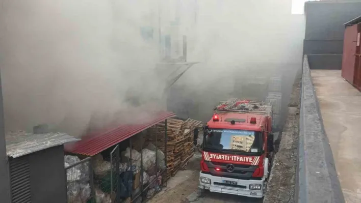 Beylikdüzü'nde kimya fabrikasında korkutan yangın