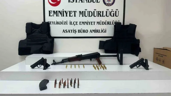 Beylikdüzü'nde şok operasyon: Evde kalaşnikof ele geçirildi