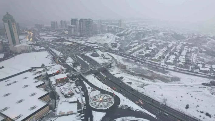 Beylikdüzü ve Büyükçekmece'de havadan kar manzaraları