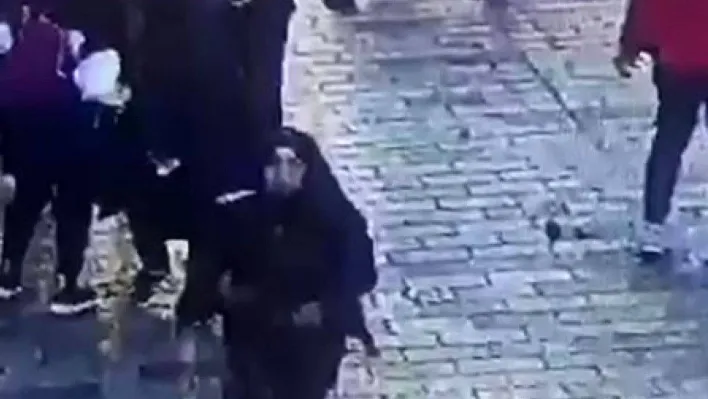 Beyoğlu'na bombayı bırakan kadın teröristin kaçma anı kameraya yansıdı