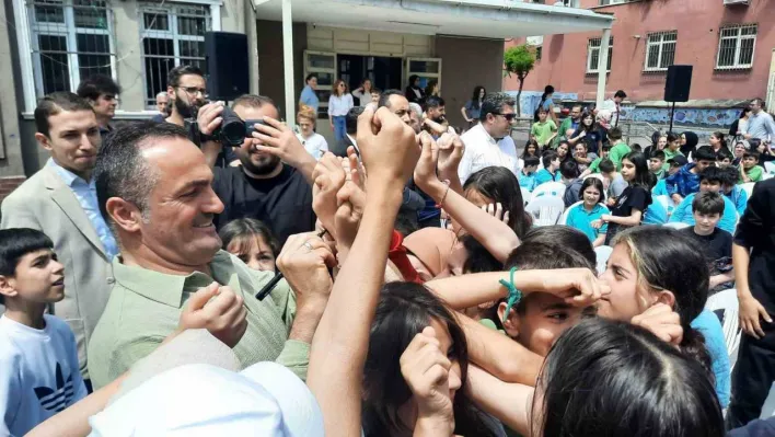 Beyoğlu'nda 'Atık Toplama Kampanyası'na katılan öğrenciler ödüllendirildi
