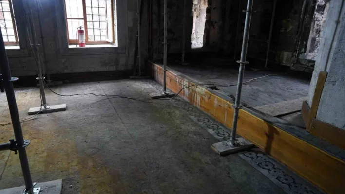 Beyoğlu'nda 439 yıllık Molla Çelebi Camii'ndeki yangın sonrası restorasyon çalışmalarına başlandı