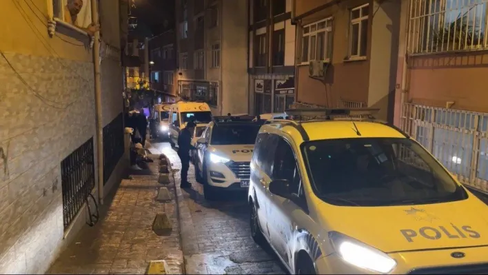 Beyoğlu'nda akıl almaz olay: Çocukların kavgasında babaları birbirini vurdu