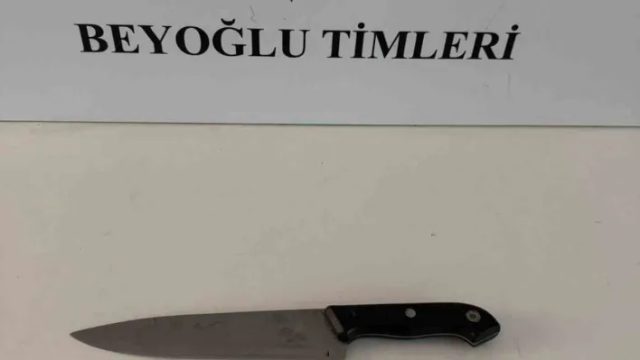 Beyoğlu'nda laf atma kavgası kanlı bitti:1 ağır yaralı