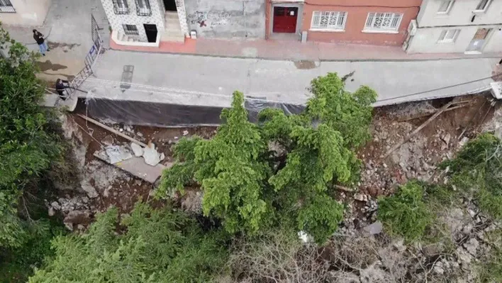 Beyoğlu'nda okulun bahçesine istinat duvarı çöktüğü alan havadan görüntülendi