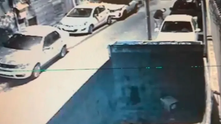 Beyoğlu'nda park halindeki 13 aracın lastiklerini bıçakla kesen şahıs yakalandı