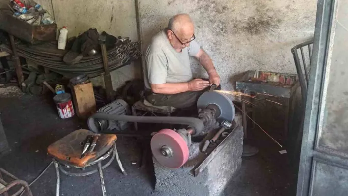 Bıçakçı ustası Çeşmeci'nin Kurban Bayramı mesaisi başladı