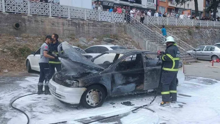 Biga'da seyir halindeki araç alev alev yandı