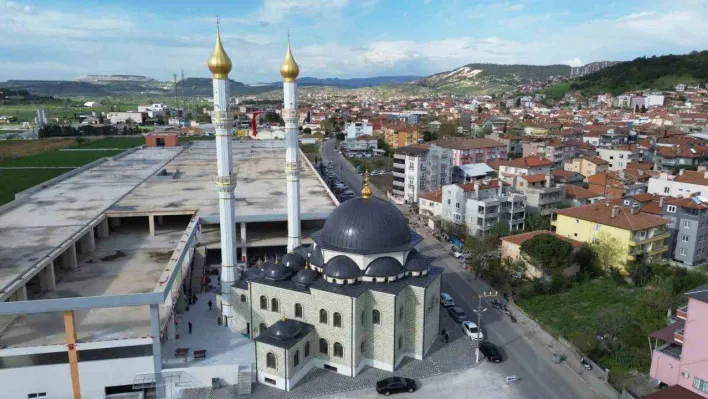 Bigadiç Merkez Camii Kadir Gecesi'nde ibadete açıldı