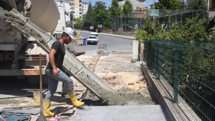 Bilecik Belediyesi'nden cadde ve sokaklarda alt yapı çalışmaları