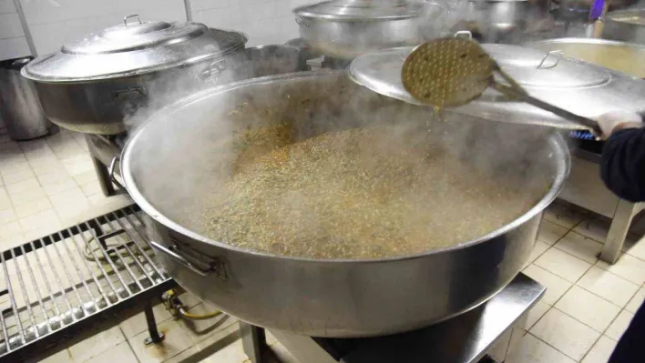 Bilecik Belediyesi Ramazanda evlere sıcak yemek dağıtıyor