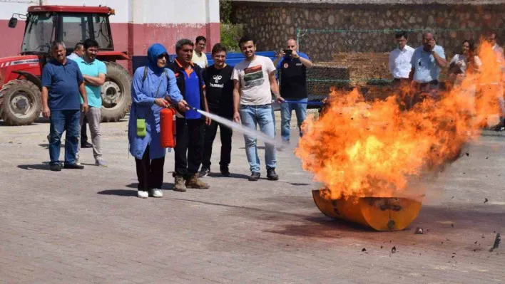 Bilecik'te 'Afet Farkındalık, Yangın Farkındalık, Deprem Anı, Yangın Söndürme Eğitimi' verilerek, 'Tahliye Tatbikatı' yapıldı