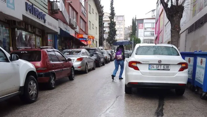 Bilecik'te duyarsız sürücü tüm trafiği kitledi