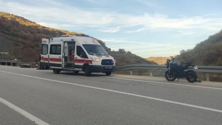 Bilecik'te kontrolden çıkan motosiklet devrilirken, sürücüsü yaralandı